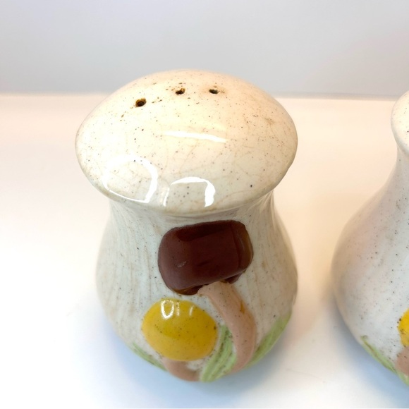 Vintage 1970s Mushroom Ceramic Salt and Pepper Shakers Set 4” Tall - Picture 5 of 10